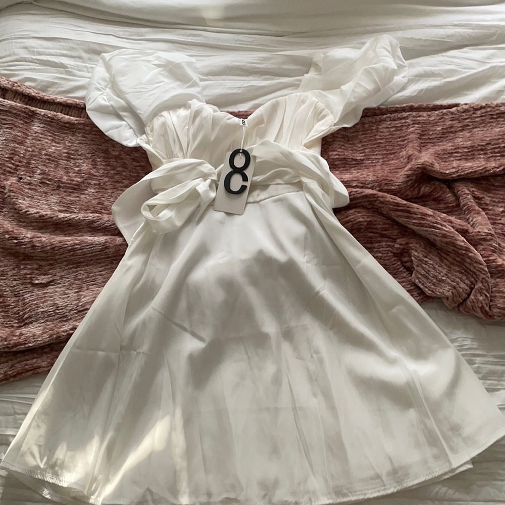 Pretty white dress - Picture 1 of 1